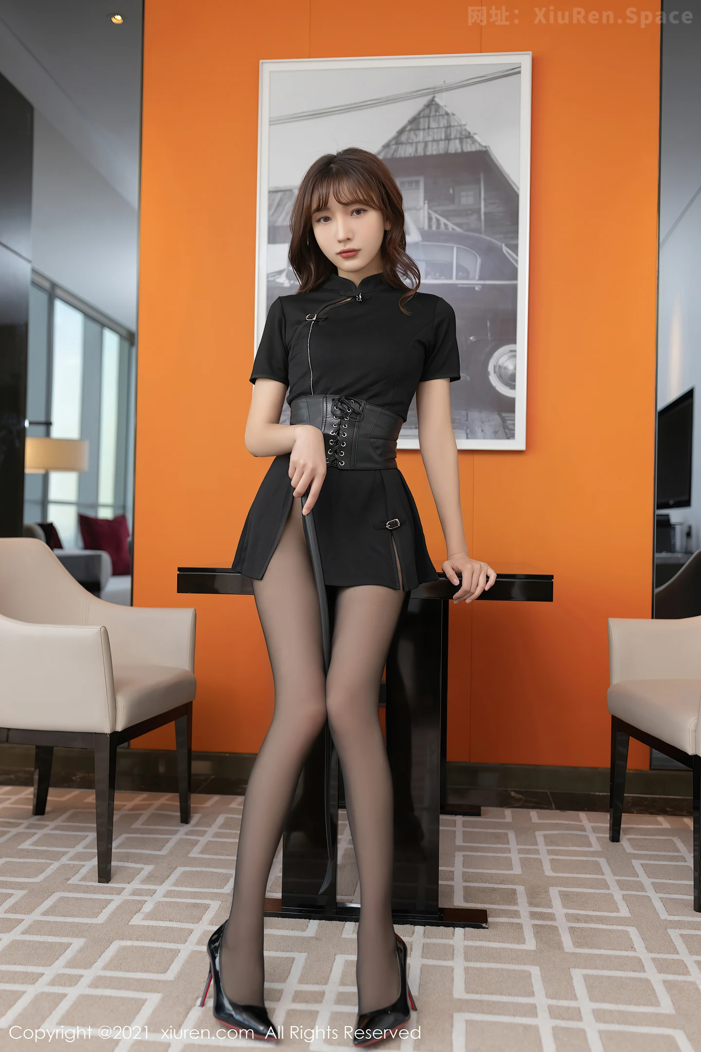 图片[6]-[XiuRen秀人网]VOL.4268 模特陆萱萱江浙沪旅拍半脱露黑色蕾丝内衣配黑丝裤袜诱惑写真78P-秀人网官方网站